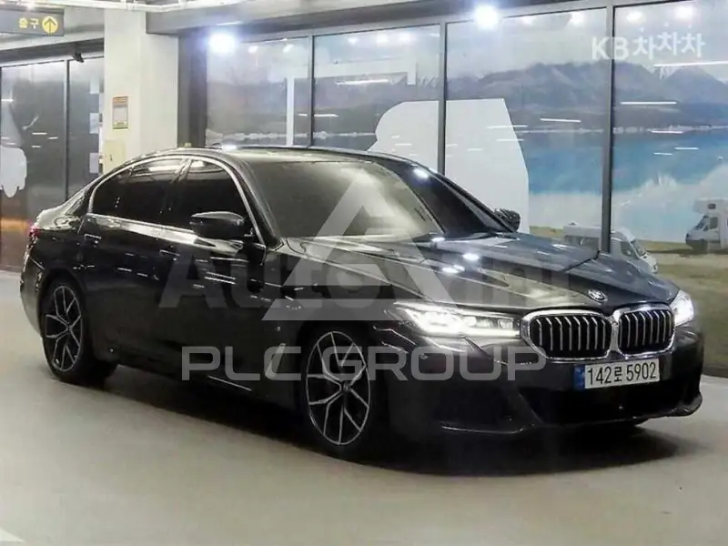 2022 BMW 523