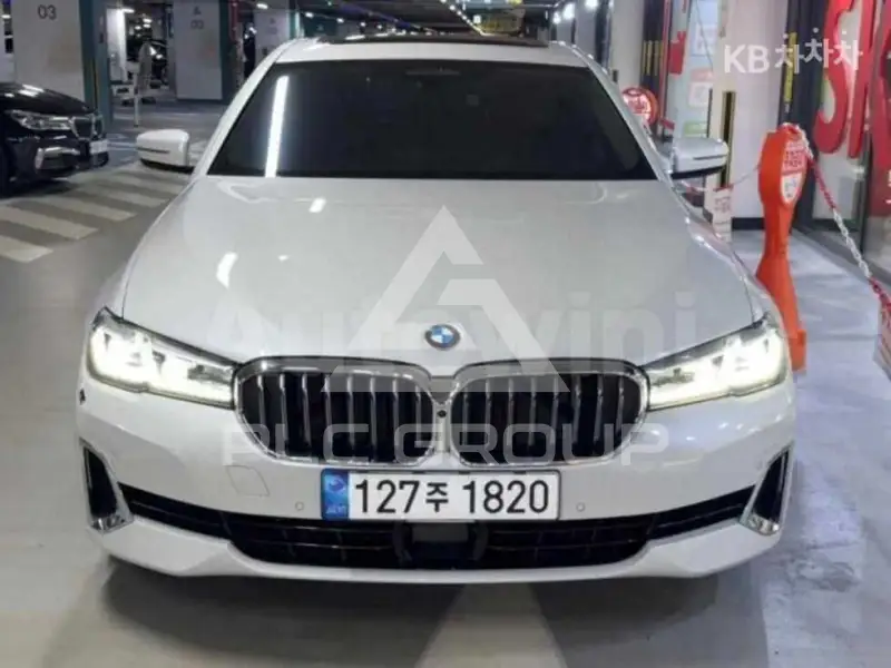 2022 BMW 523