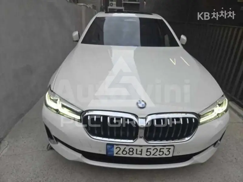 2022 BMW 523