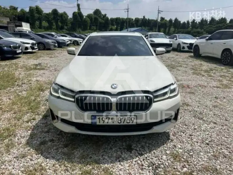 2022 BMW 523