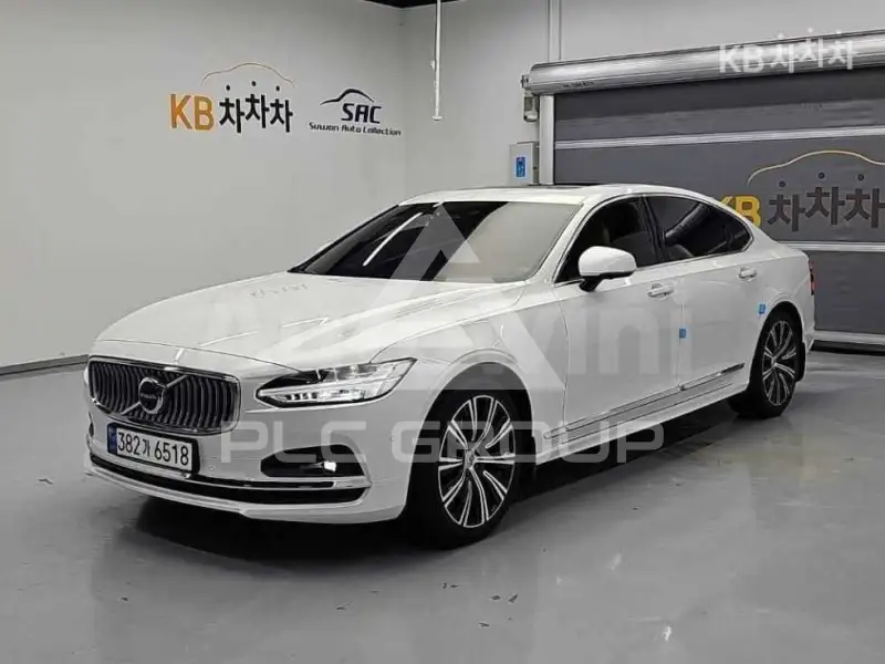 2022 Volvo S90