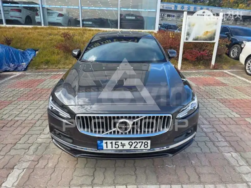 2022 Volvo S90