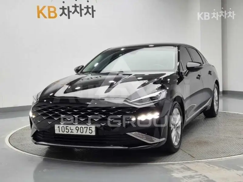 2022 KIA K8