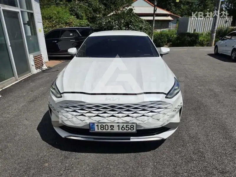 2022 KIA K8