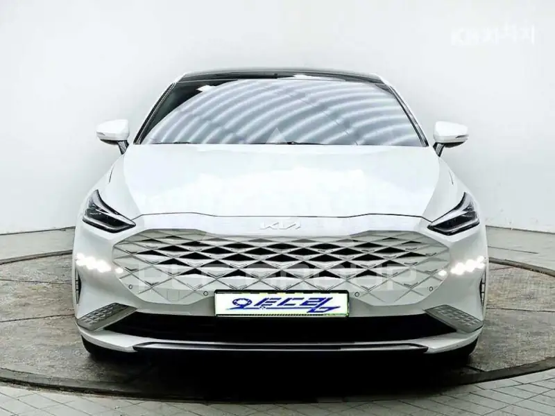 2022 KIA K8
