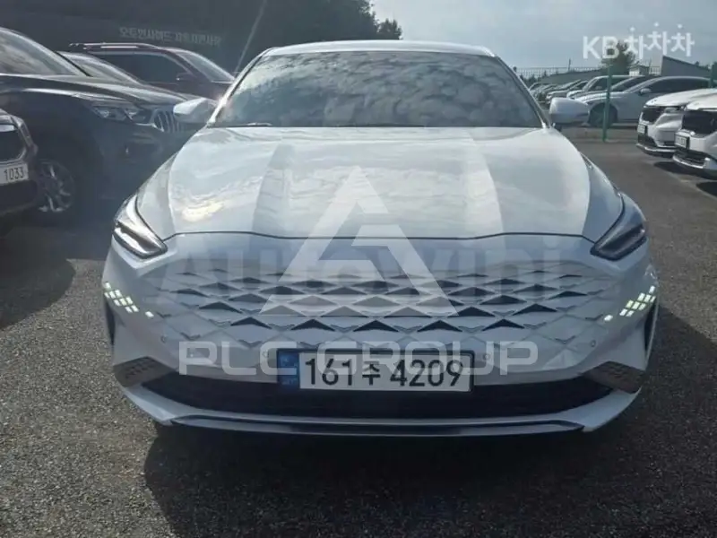 2022 KIA K8