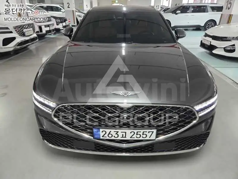 2022 Genesis G90