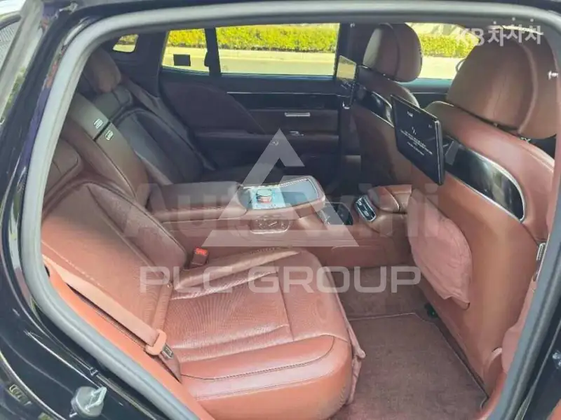 2022 Genesis G90