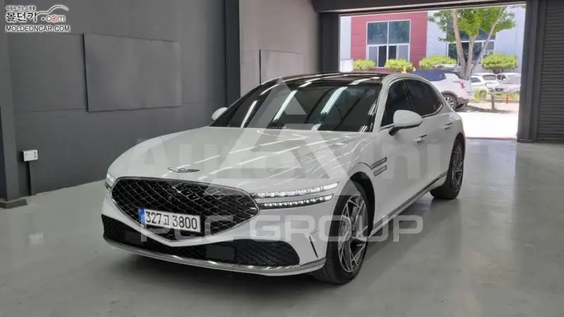 2022 Genesis G90
