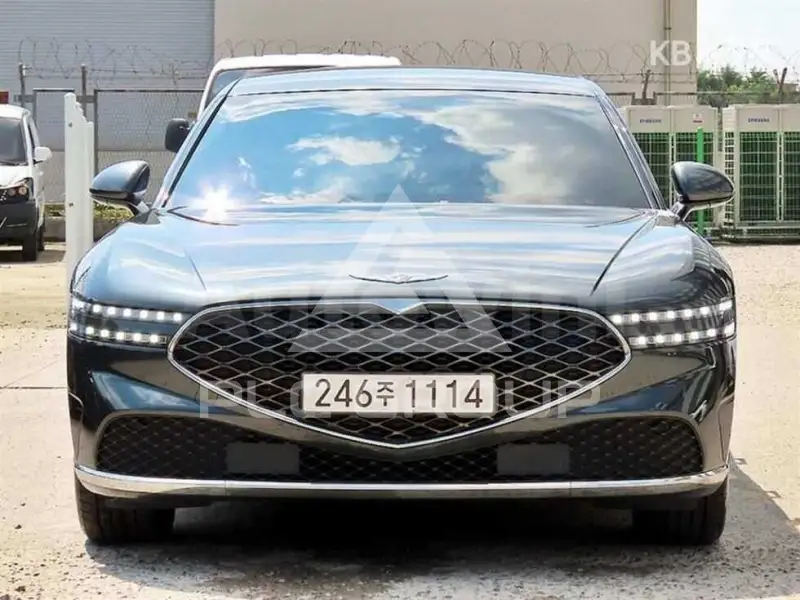2022 Genesis G90