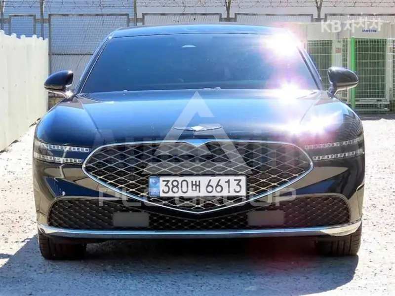 2022 Genesis G90