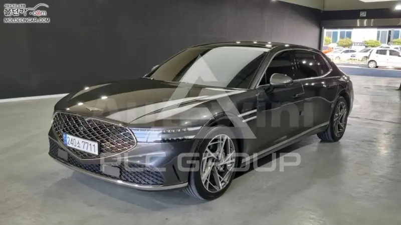 2022 Genesis G90