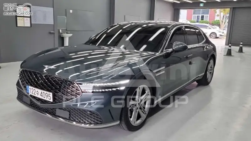2022 Genesis G90
