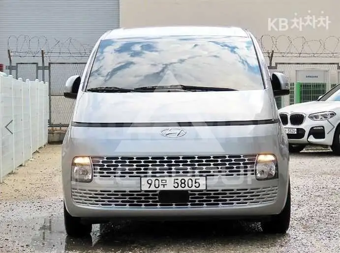 2022 Hyundai Staria