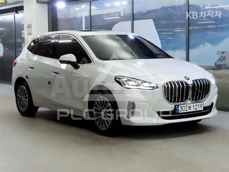 2023 BMW 218