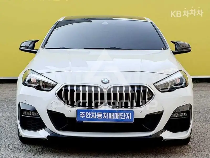 2023 BMW 218