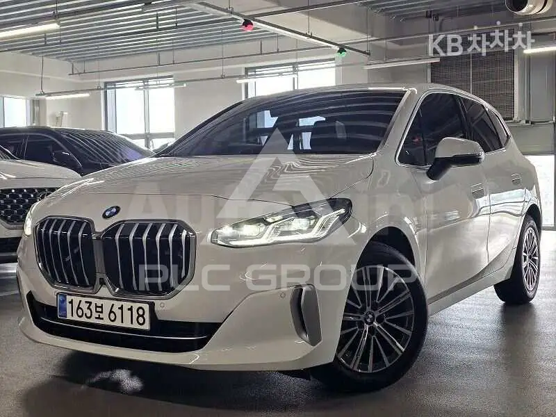 2023 BMW 218
