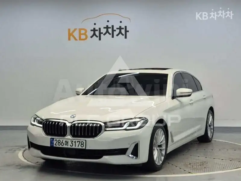 2023 BMW 523