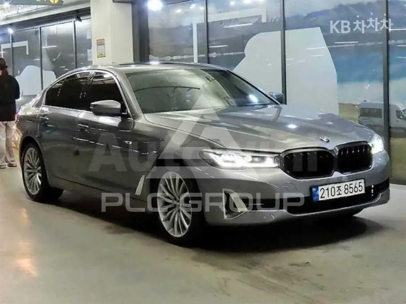2023 BMW 523