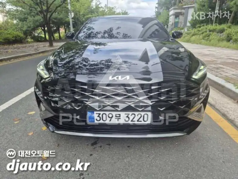 2023 KIA K8