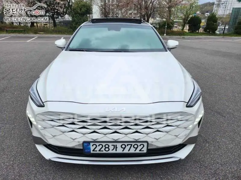 2023 KIA K8