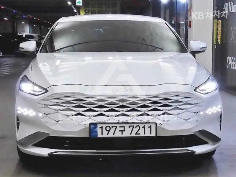 2023 KIA K8