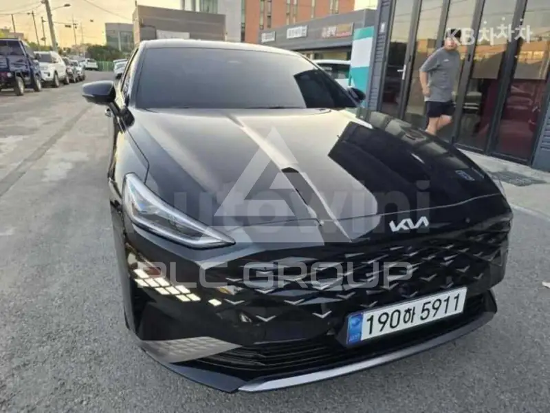 2023 KIA K8