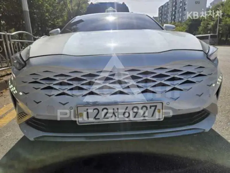 2023 KIA K8