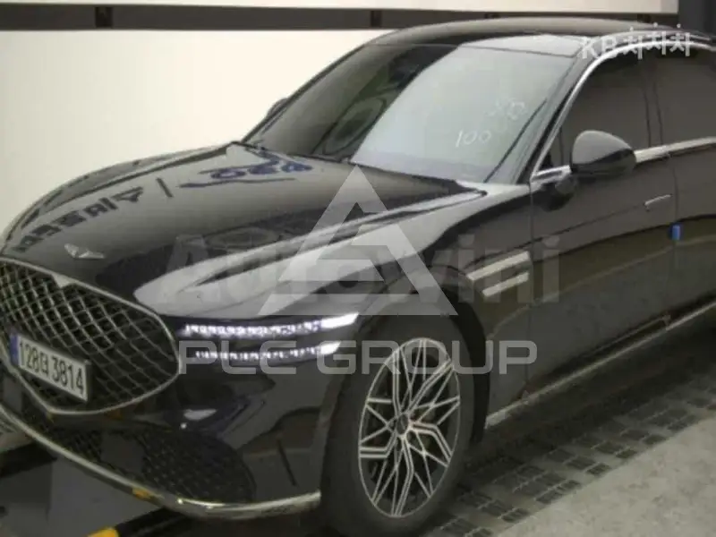 2023 Genesis G90