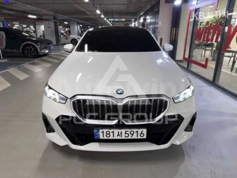 2024 BMW 523