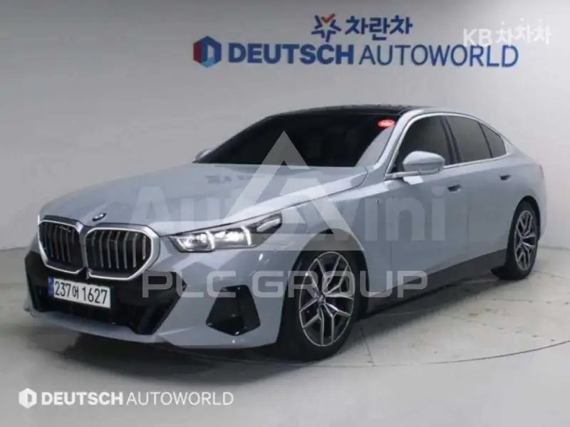 2024 BMW 523