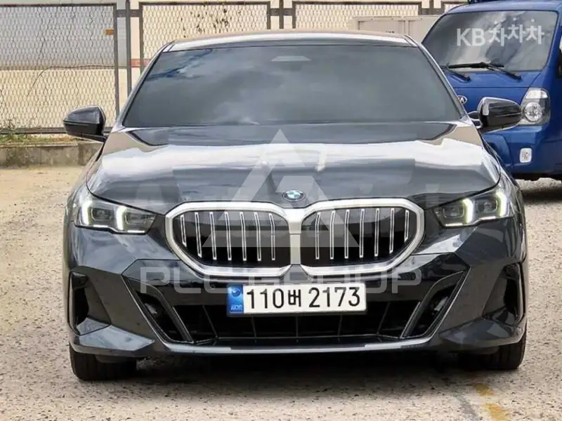 2024 BMW 523