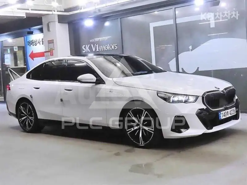 2024 BMW 523