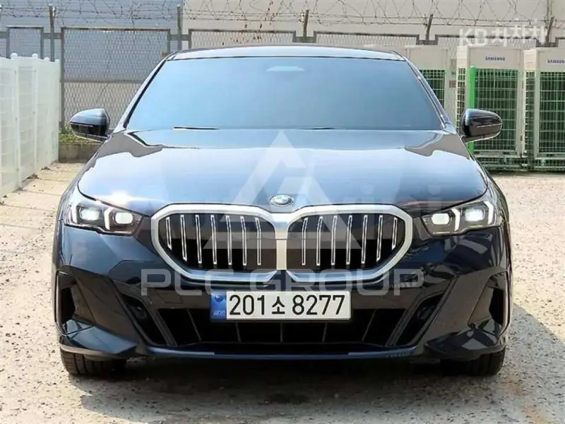 2024 BMW 523