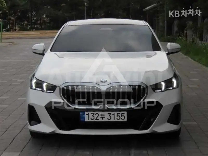 2024 BMW 523
