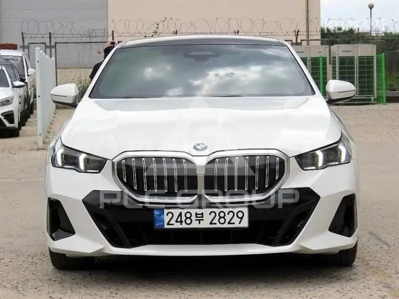 2024 BMW 523