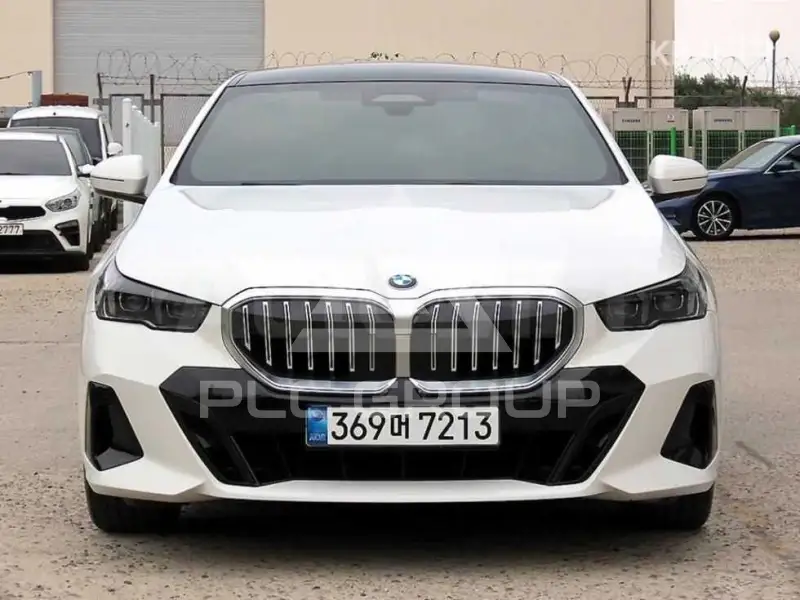 2024 BMW 523