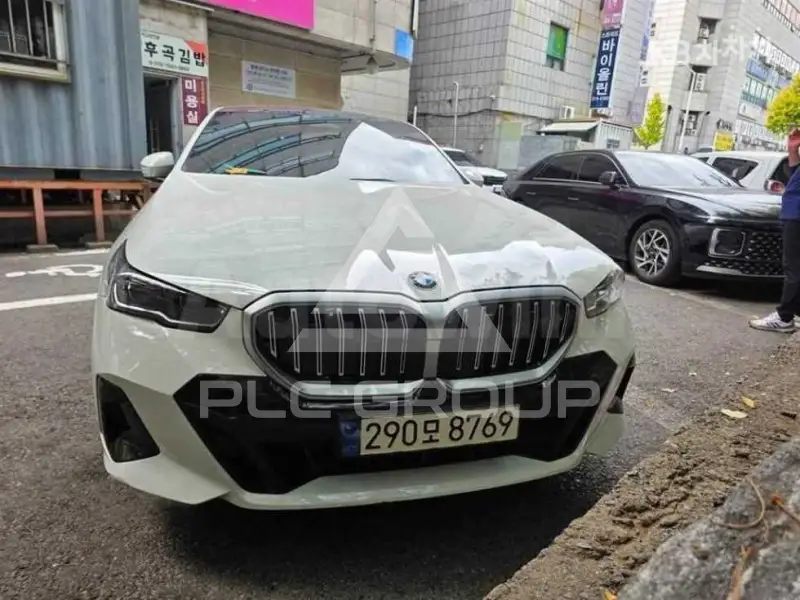 2024 BMW 523