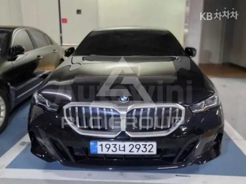 2024 BMW 523