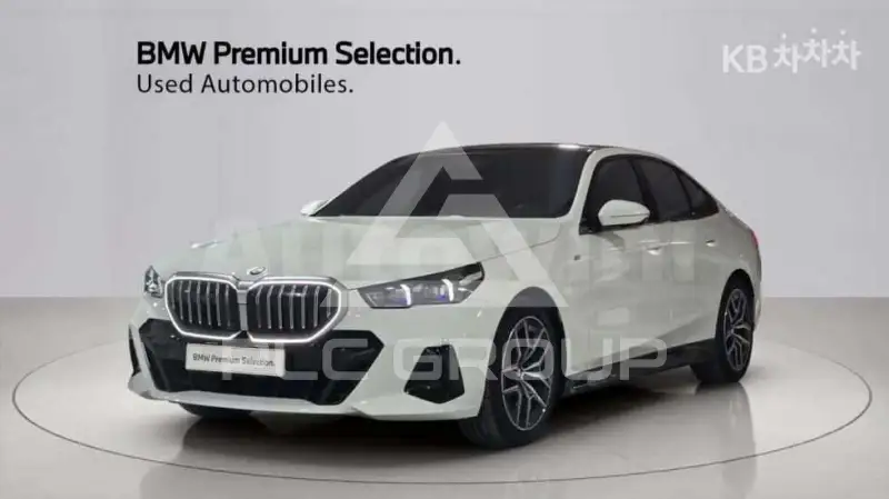 2024 BMW 523