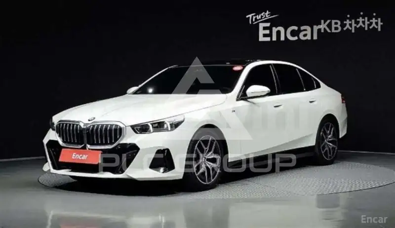 2024 BMW 523