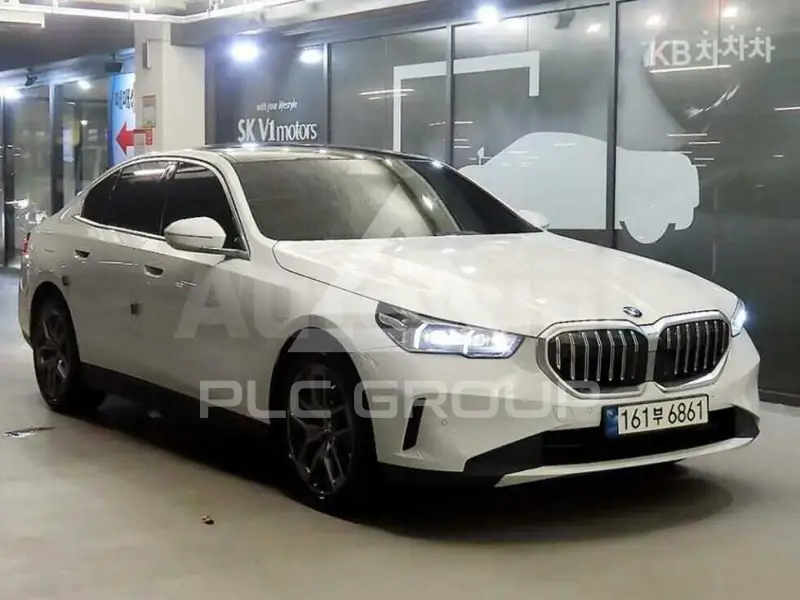 2024 BMW 523
