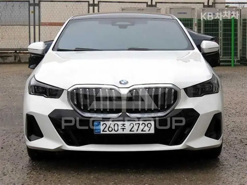 2024 BMW 523