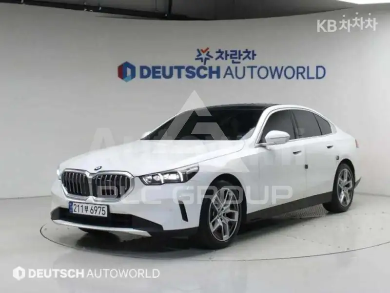 2024 BMW 523