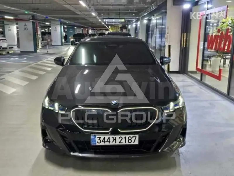 2024 BMW 523