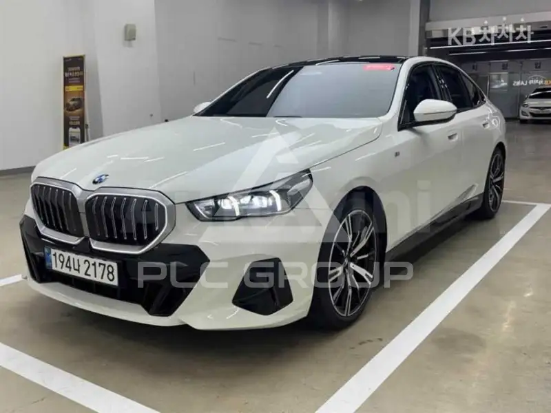 2024 BMW 523