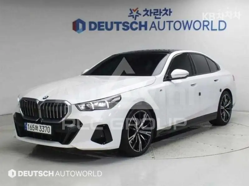 2024 BMW 523