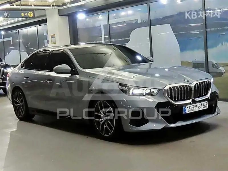 2024 BMW 523