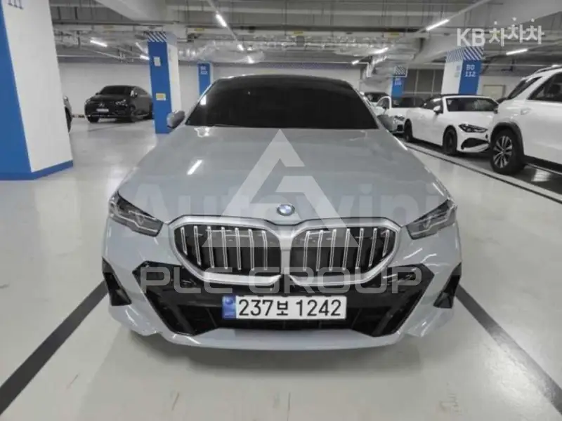 2024 BMW 523