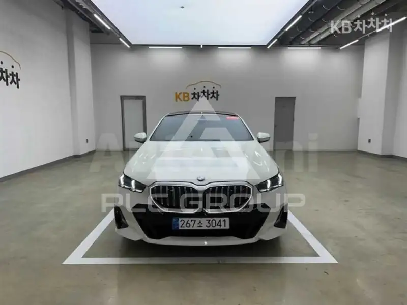 2024 BMW 523